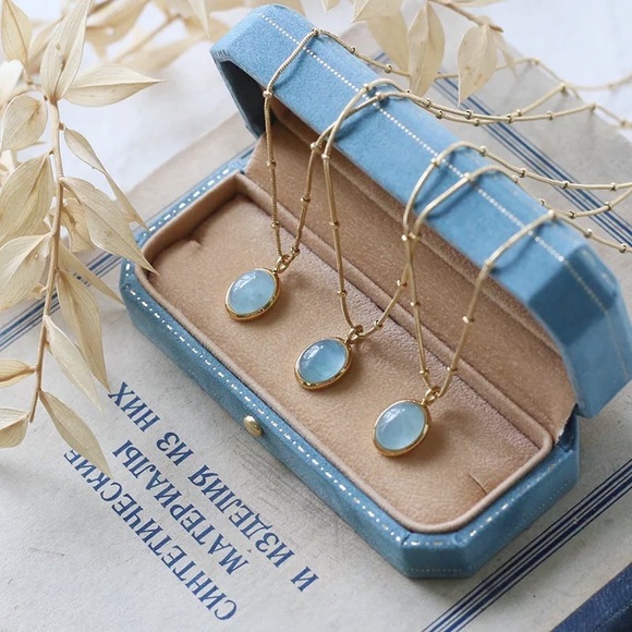 Premium Gold plated oval natural aquamarine necklace - Picture 7 of 8